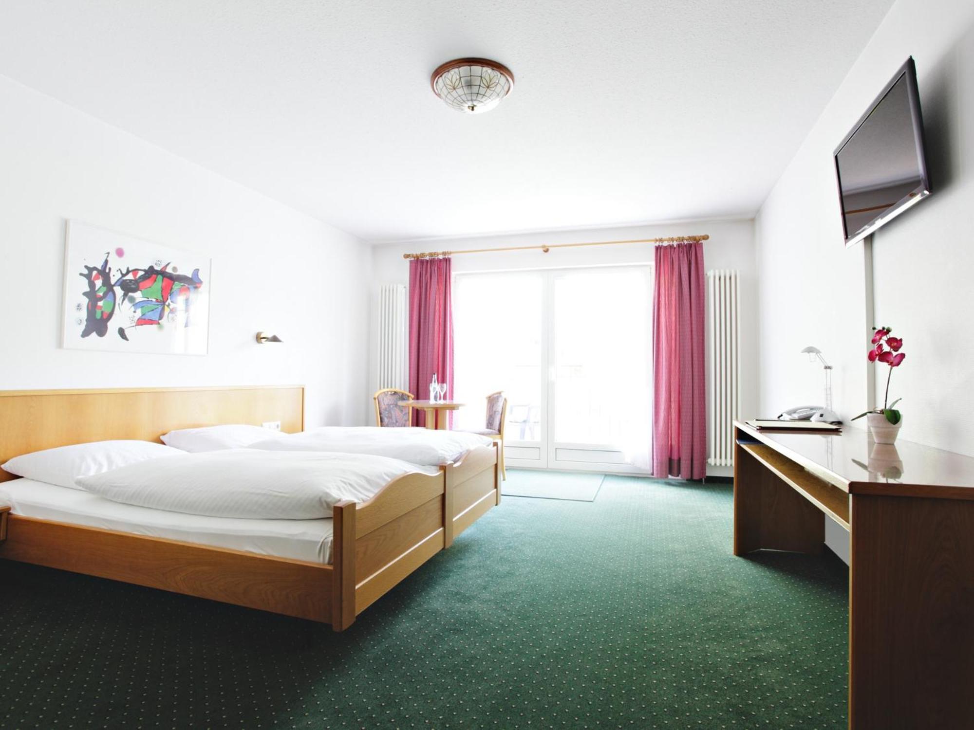 Hotel-Gasthof Neumuehle Kreenheinstetten Room photo